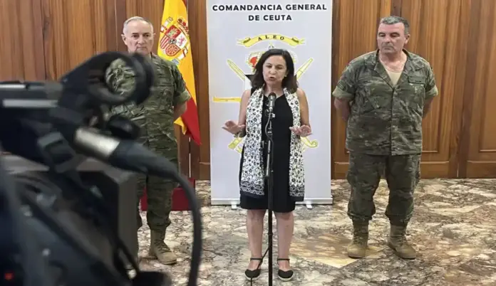 Ceuta, invasión Ceuta FOTOGRAFÍA. CEUTA (ESPAÑA), 12 DE AGOSTO DE 2026. Robles a Marruecos: Cualquier agresión a Ceuta y Melilla que son españolísimas y no se las toca es una agresión a España entera. La ministra de Defensa, María Margarita Robles Fernández (Margarita Robles), realiza declaraciones este miércoles en Ceuta donde visitará a las tropas dependientes del Mando Operativo Terrestre desplegadas y mantendrá un encuentro con el presidente de la ciudad autónoma, Juan Jesús Vivas.. Efe