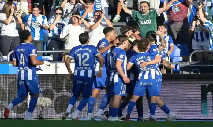 Deportivo de la Coruña - Valencia FOTOGRAFÍA. LA CORUÑA (GALICIA) ESPAÑA, 30 DE AGOSTO DE 2026. Los jugadores del Deportivo celebran el primer gol de Ximo Navarro, en el estadio de Riazor ante el Valencia. Efe