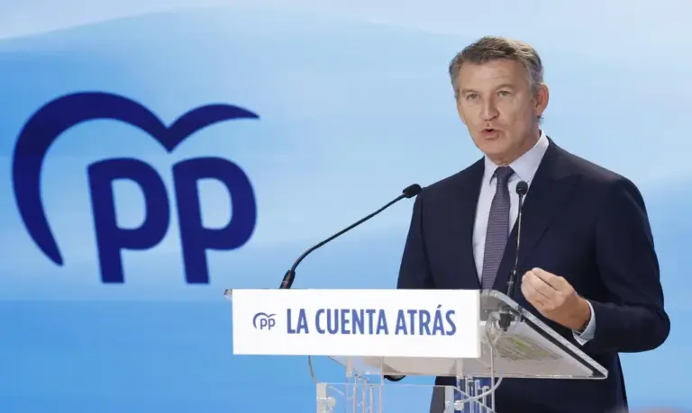 FOTOGRAFÍA. CEUTA (ESPAÑA), 01 DE AGOSTO DE 2026. Feijóo en Ceuta: La integridad territorial de España no se negocia, se defiende. El presidente del Partido Popular (PP), Alberto Núñez Feijóo, este sábado, 1 de agosto, durante una rueda de prensa celebrada en la Ciudad Autónoma de Ceuta, España. Efe