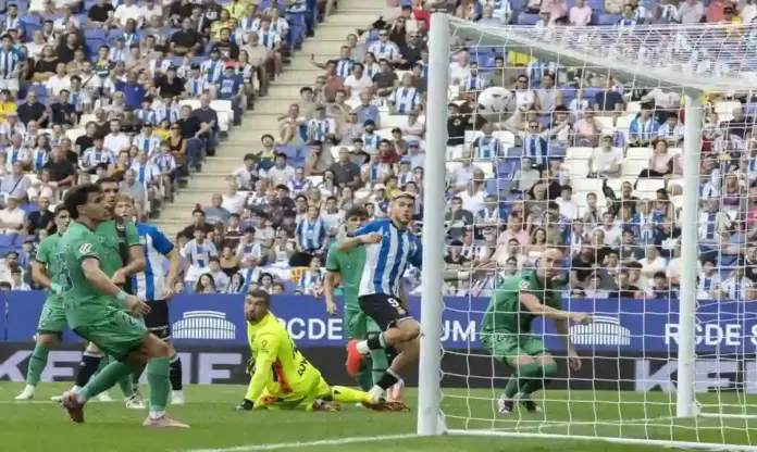 Español,Levante FOTOGRAFÍA. CORNELLÁ DE LLOBREGAT (BARCELONA) ESPAÑA, 16 DE AGOSTO DE 2026. El Espanyol inicia la liga con victoria ante un Levante inofensivo 3-0. El delantero del RCD Espanyol Tyrhys Dolan celebra tras anotar el 3-0 durante el partido de la primera jornada de LaLiga que RCD Espanyol y Levante UD disputan hoy domingo en el RCDE Stadium. Efe