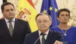 FOTOGRAFÍA. CEUTA (ESPAÑA), 17 DE AGOSTO DE 2026. Vivas: Ceuta está en peligro, el Gobierno de Pedro Sánchez intenta maquillar la realidad. Comparece el presidente de la Ciudad Autónoma de Ceuta por el Partido Popular (PP), Juan Jesús Vivas (c), este lunes, en compañía de varios miembros del ejecutivo local sobre la invasión marroquí de Ceuta, con aún miles de inmigrantes ilegales de los más de 80.000 invasores ocupando la Ciudad autónoma. Efe