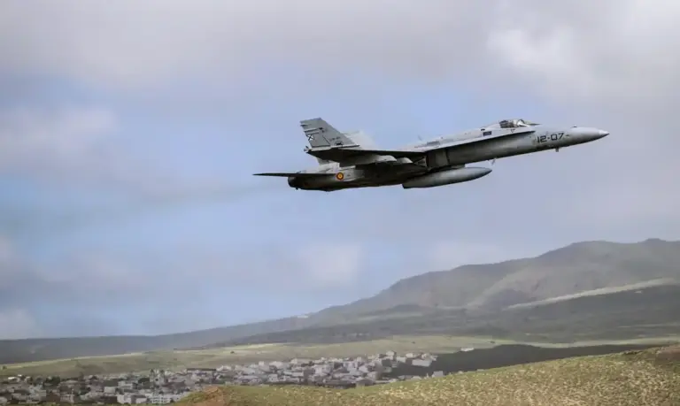 FOTOGRAFÍA. BUDAPEST (ROMANÍA), 13 DE AGOSTO DE 2026. El Ejército español defiende las fronteras de Romanía con dos aviones de combate. En la imagen, detalle de un F-18 español, unidades aéreas de la OTAN. Efe