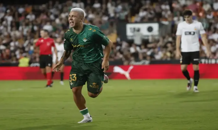 Betis, Valencia, FOTOGRAFÍA. VALENCIA (COMUNIDAD VALENCIANA) ESPAÑA, 25 DE AGOSTO DE 2026. El delantero del Real Betis Pablo García Fernández FOTOGRAFÍA. VALENCIA (COMUNIDAD VALENCIANA) ESPAÑA, 25 DE AGOSTO DE 2026. El delantero del Real Betis Pablo García Fernández celebra su gol durante el partido de la primera jornada de LaLiga que Valencia CF y Real Betis disputan este martes en Mestalla. Efe