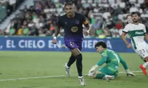 FOTOGRAFÍA. ELCHE (ALICANTE) COMUNIDAD VALENCIANA (ESPAÑA), 23 DE AGOSTO DE 2026. El delantero del Barcelona Raphinha celebra tras marcar el 0-3, durante el partido de LaLiga de fútbol que Elche CF y FC Barcelona disputan este domingo en el estadio Martínez Valero. Efe
