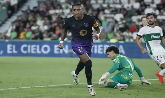 Elche - FC Barça FOTOGRAFÍA. ELCHE (ALICANTE) COMUNIDAD VALENCIANA (ESPAÑA), 23 DE AGOSTO DE 2026. El delantero del Barcelona Raphinha celebra tras marcar el 0-3, durante el partido de LaLiga de fútbol que Elche CF y FC Barcelona disputan este domingo en el estadio Martínez Valero. Efe