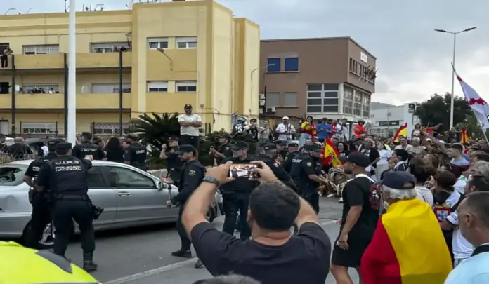 Ceuta, invasión FOTOGRAFÍA. CEUTA (ESPAÑA), 20 DE SEPTIEMBRE DE 2026. Altercados en el puerto de Ceuta contra la llegada de los ultras pro invasión de Ceuta integrantes del grupo "Negu Gorriak". EFE