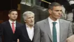 FOTOGRAFÍA. MADRID (ESPAÑA), 03 DE SEPTIEMBRE DE 2026. El ministro de Interior, Fernando Grande-Marlaska (c), acompaña al presidente del Gobierno, Pedro Sánchez (d), al interior del Hemiciclo tras un receso en el Congreso de los Diputados, este jueves 3 de septiembre de 2026. Efe