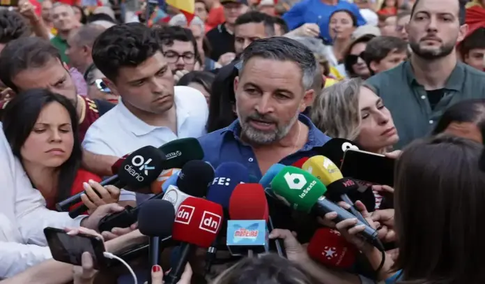 Abascal Lo que sucede en Ceuta es el futuro de lo que sucederá en muchos barrios, pueblos y ciudades españolas si no nos levantamos para remediarlo (2) FOTOGRAFÍA. MADRID (ESPAÑA), 02 DE SEPTIEMBRE DE 2026. El líder de Patriots of Europe, presidente nacional de VOX y líder opositor español, Santiago Abascal Conde, ha participado este miércoles en la concentración en apoyo al pueblo de Ceuta, junto a una fuerte delegación de los dirigentes de VOX. Desde Plaza Cibeles, el mandatario de calle Bambú 12 de Madrid (sede nacional de VOX), ha reivindicado que "Ceuta es España", al tiempo que ha denunciado que los ceutíes "han sido abandonados y traicionados por el presidente del Gobierno", Pedro Sánchez Pérez-Castejón. Lasvocesdelpueblo (Ñ Pueblo)