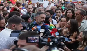 FOTOGRAFÍA. MADRID (ESPAÑA), 02 DE SEPTIEMBRE DE 2026. El líder de Patriots of Europe, presidente nacional de VOX y líder opositor español, Santiago Abascal Conde, ha participado este miércoles en la concentración en apoyo al pueblo de Ceuta, junto a una fuerte delegación de los dirigentes de VOX. Desde Plaza Cibeles, el mandatario de calle Bambú 12 de Madrid (sede nacional de VOX), ha reivindicado que "Ceuta es España", al tiempo que ha denunciado que los ceutíes "han sido abandonados y traicionados por el presidente del Gobierno", Pedro Sánchez Pérez-Castejón. Lasvocesdelpueblo (Ñ Pueblo)