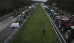 FOTOGRAFÍA. GINZO DE LIMIA, 29 DE ENERO DE 2026. Un vista general de una imagen de protesta de los ganaderos muestra una de las masivas tractoradas que bloquearon la autovía A-52, concretamente en las inmediaciones del municipio de Ginzo de Limia (provincia de Orense, Galicia), durante las históricas jornadas de huelga y protestas del sector agrario y ganadero. EFE