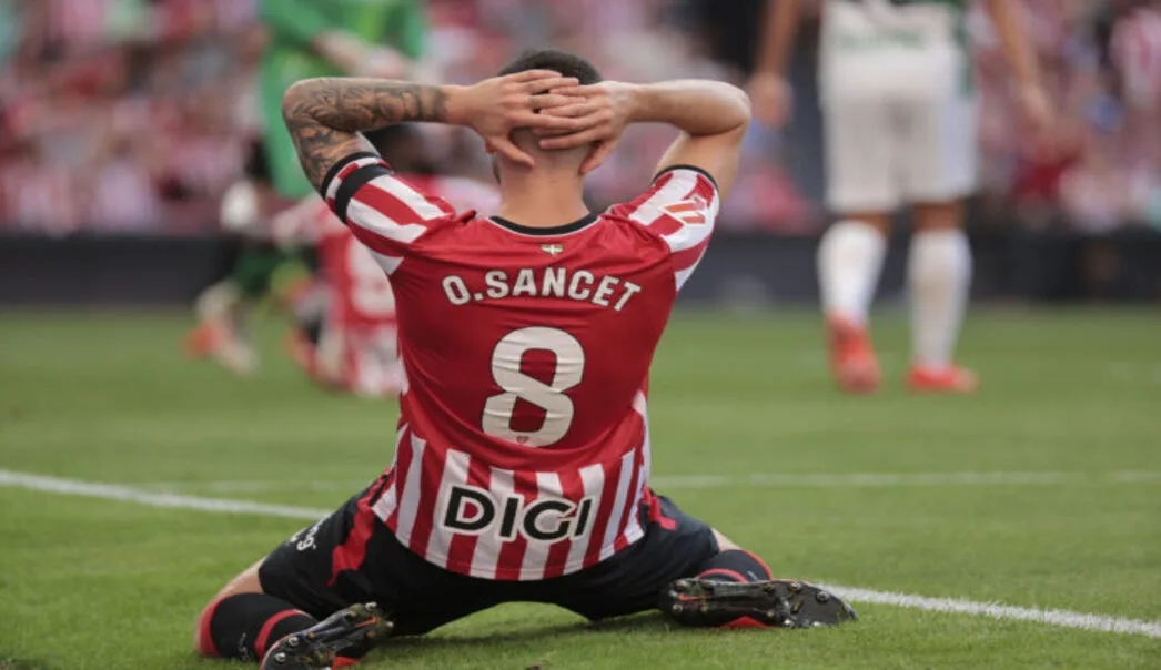 FOTOGRAFÍA. BILBAO (LAS VASCONGADAS) ESPAÑA, 12 DE SEPTIEMBRE DE 2026. El centrocampista del Athletic Club, Oihan Sancet, lamenta una ocasión fallida durante el encuentro correspondiente a LaLiga EA Sports entre el Athletic Club y el Elche en el estadio de San Mamés de Bilbao, este sábado. Efe