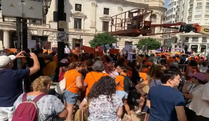 Defensa Animal respalda las movilizaciones de las alimentadoras felinas FOTOGRAFÍA. LUGAR RELACIONADO CON EL CONTENIDO: VALENCIA (ESPAÑA), 06 DE SEPTIEMBRE DE 2026. La Plataforma Defensa Animal, cuyo ámbito de actuación es nacional, ha querido respaldar las movilizaciones para que se aplique la ley 7/2023 de protección animal en materia de colonias felinas, aprobada hace más de tres años. Lasvocesdelpueblo (Ñ Pueblo)