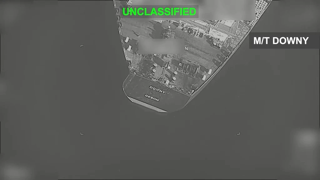 FOTOGRAFÍA. ISLA DE KHARG (IRÁN)/GOLFO DE OMÁN (AGUAS INTERNACIONALES) ORIENTE MEDIO, 05 DE SEPTIEMBRE DE 2026. Un portaaviones y un destructor de misiles guiados estadounidenses lograron evadir con éxito múltiples ataques islamistas del régimen terrorista ayatolá de Irán, "no provocados". "Ningún miembro del personal estadounidense resultó herido". Tras los fallidos ataques islamistas de Irán, el Comando Central (CENTCOM) de Estados Unidos de América (EEUU) inutilizó permanentemente los buques petroleros del régimen terrorista islamista M/T Downy y M/T Stark 1, ambos frente a la costa de la isla de Kharg y cerca de Jask; además, las fuerzas estadounidenses destruyeron por completo el buque petrolero vacío M/T Kylo "Noxen" en el Golfo de Omán, después de que se ordenara a la tripulación abandonar el barco. Lasvocesdlepueblo (Ñ Pueblo)