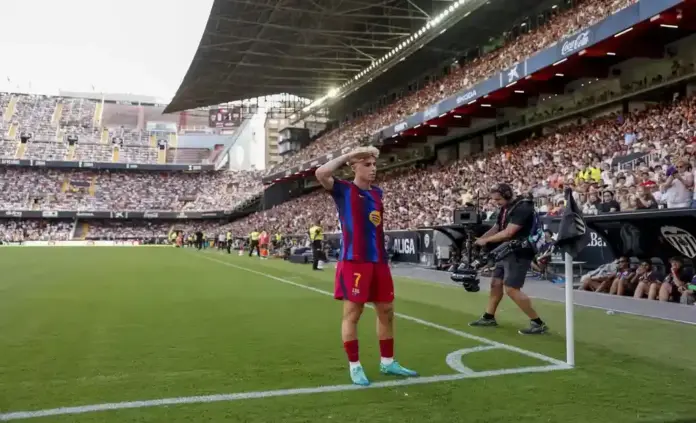 El Barça hace pleno y lidera en solitario tras la cuarta jornada, Fermín López Marín FOTOGRAFÍA. VALENCIA (ESPAÑA), 06 DE SEPTIEMBRE DE 2026. El Barça hace pleno y lidera en solitario tras la cuarta jornada. El jugador del Barcelona Fermín López Marín celebra su gol contra el Valencia, durante el partido de la jornada 4 de LaLiga entre Valencia y Barcelona, en el estadio de Mestalla. Efe