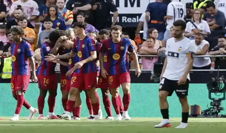 FOTOGRAFÍA. VALENCIA (COMUNIDAD VALENCIANA) ESPAÑA, 06 DE SEPTIEMBRE DE 2026. El Barça le endosa una manita al Valencia (0-5) y se afianza como líder en solitario. El jugador del Barcelona Pedro González "Pedri", celebra su gol contra el Valencia, durante el partido de la jornada 4 de LaLiga entre Valencia y Barcelona, este domingo en el estadio de Mestalla. Efe