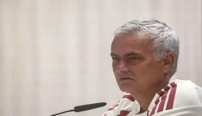 El berrinche de Mourinho ante la crítica Les viene bien no hablar de cosas buenas FOTOGRAFÍA. VALDEBEBAS (COMUNIDAD DE MADRID) ESPAÑA, 11 DE SEPTIEMBRE DE 2026. El entrenador del Real Madrid, José Mário dos Santos Mourinho Félix (José Mourinho), durante la rueda de prensa tras el entrenamiento del equipo en Valdebebas este viernes antes de su enfrentamiento liguero contra el Rayo Vallecano. Efe