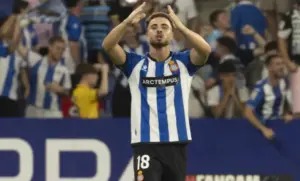 FOTOGRAFÍA. CORNELLÁ DE LLOBREGAT (BARCELONA) CATALUÑA (ESPAÑA), 06 DE SEPTIEMBRE DE 2026. El delantero del Espanyol, Marcos Fernández, celebra el primer gol de su equipo durante el partido de la jornada 4 de LaLiga entre Espanyol y Sevilla, este domingo en el RCDE Stadium. Efe