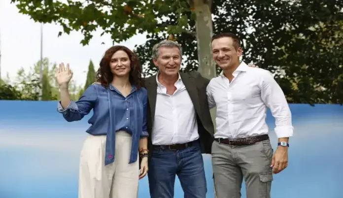 Feijóo Junqueras no es nadie a efectos de financiación autonómica, Isabel Natividad Díaz Ayuso, Alberto Núñez Feijóo, Antonio José Mesa FOTOGRAFÍA. MADRID (ESPAÑA), 05 DE SEPTIEMBRE DE 2026. El portavoz popular en el Ayuntamiento de Getafe, Antonio José Mesa (d); junto a sus jefes, la presidente del PP de Madrid y del Gobierno de la Comunidad de Madrid, Isabel Natividad Díaz Ayuso (i); y al presidente nacional del PP, Alberto Núñez Feijóo (c); durante el acto de inicio del curso político del PP de Madrid celebrado este sábado en Getafe, Comunidad de Madrid, España. Efe