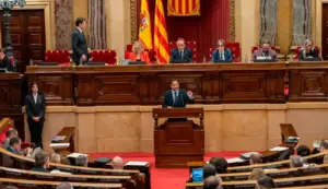 FOTOGRAFÍA. BARCELONA, 30 DE SEPTIEMBRE DE 2026. El secretario general de Vox y presidente del Grupo Parlamentario en el Parlament de Catalunya, Ignacio Garriga Vaz de Conceiçao, durante su intervención en el Debate de Política General de Cataluña (DPG) 2026. Lasvocesdelpueblo (Ñ Pueblo)