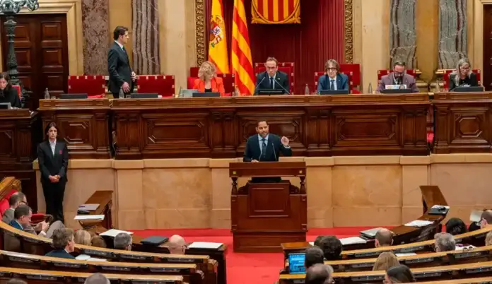 Garriga debate de política general FOTOGRAFÍA. BARCELONA, 30 DE SEPTIEMBRE DE 2026. El secretario general de Vox y presidente del Grupo Parlamentario en el Parlament de Catalunya, Ignacio Garriga Vaz de Conceiçao, durante su intervención en el Debate de Política General de Cataluña (DPG) 2026. Lasvocesdelpueblo (Ñ Pueblo)