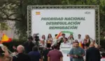 El presidente del Grupo Municipal en el Ayuntamiento de Barcelona, Gonzalo de Oro-Pulido Plaza, pronunció esta tarde y noche del viernes 18 de septiembre en Plaza de la Marina del distrito Sants un enérgico discurso ante un público entregado que no dejó de corear consignas a favor de la libertad y del proyecto soberanista frente a la islamización de los barrios. Lasvocesdelpueblo (Ñ Pueblo)