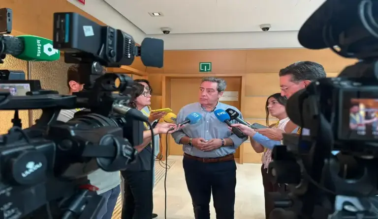 FOTOGRAFÍA. VALENCIA (COMUNIDAD VALENCIANA) ESPAÑA, 01 DE SEPTIEMBRE DE 2026. El Portavoz del Grupo Parlamentario VOX en las Cortes Valencianas, José María Llanos Pitarch, registrado este martes durante una rueda de prensa del inicio de curso político en Comunidad Valenciana, España. Lasvocesdelpueblo (Ñ Pueblo)