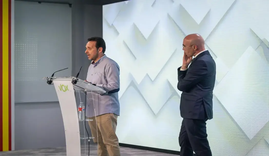 FOTOGRAFÍA. MADRID (ESPAÑA), 07 DE SEPTIEMBRE DE 2026. El portavoz del grupo municipal de VOX en el Ayuntamiento de Ceuta y presidente de VOX en esta Ciudad Autónoma española, Juan Sergio Redondo Pacheco (i); y el coordinador nacional jurídico de VOX y jefe de la Delegación de este partido ante Bruselas, Jorge Buxadé Villalba (d); ofrecen una rueda de prensa en la sede nacional de VOX en calle Bambú 12 de Madrid, posterior a la reunión del Comité de Acción Política (CAP) de esta organización política. Lasvocesdelpueblo (Ñ Pueblo)