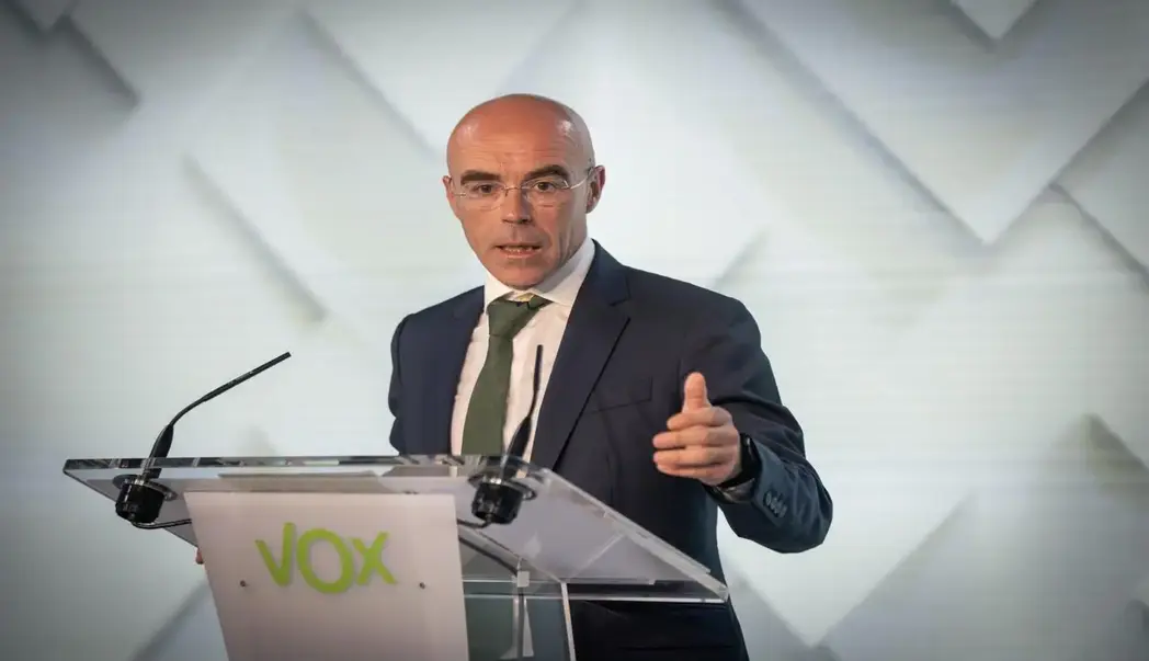 FOTOGRAFÍA. MADRID (ESPAÑA), 07 DE SEPTIEMBRE DE 2026. El portavoz del grupo municipal de VOX en el Ayuntamiento de Ceuta y presidente de VOX en esta Ciudad Autónoma española, Juan Sergio Redondo Pacheco; y el coordinador nacional jurídico de VOX y jefe de la Delegación de este partido ante Bruselas, Jorge Buxadé Villalba; ofrecen una rueda de prensa en la sede nacional de VOX en calle Bambú 12 de Madrid, posterior a la reunión del Comité de Acción Política (CAP) de esta organización política. Lasvocesdelpueblo (Ñ Pueblo)