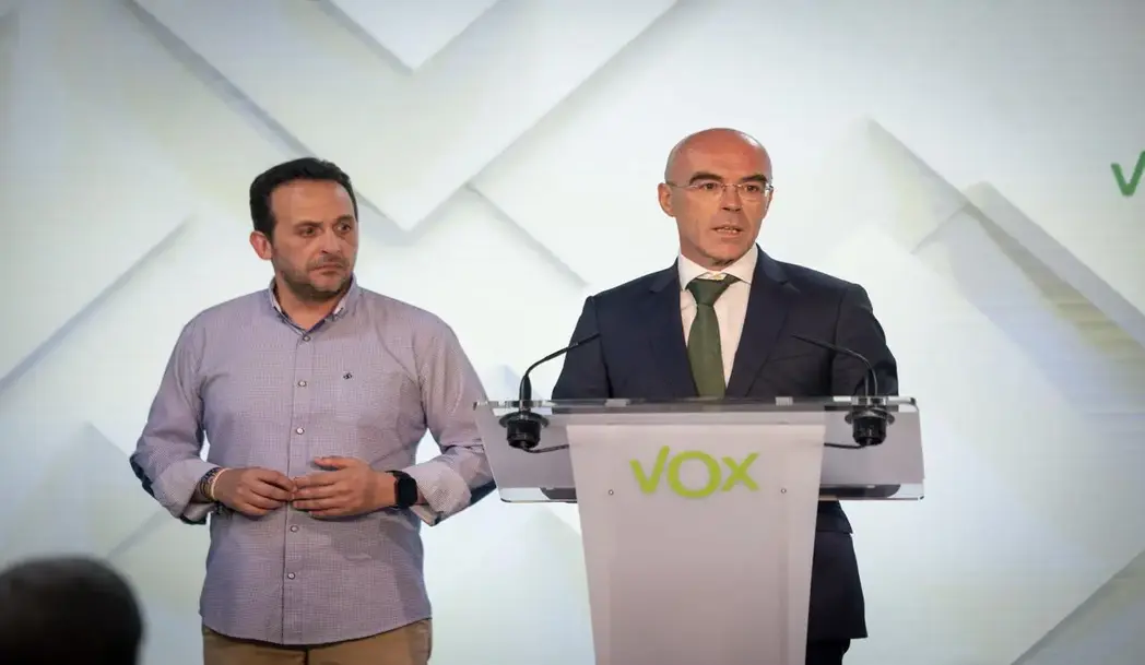 FOTOGRAFÍA. MADRID (ESPAÑA), 07 DE SEPTIEMBRE DE 2026. El portavoz del grupo municipal de VOX en el Ayuntamiento de Ceuta y presidente de VOX en esta Ciudad Autónoma española, Juan Sergio Redondo Pacheco; y el coordinador nacional jurídico de VOX y jefe de la Delegación de este partido ante Bruselas, Jorge Buxadé Villalba; ofrecen una rueda de prensa en la sede nacional de VOX en calle Bambú 12 de Madrid, posterior a la reunión del Comité de Acción Política (CAP) de esta organización política. Lasvocesdelpueblo (Ñ Pueblo)