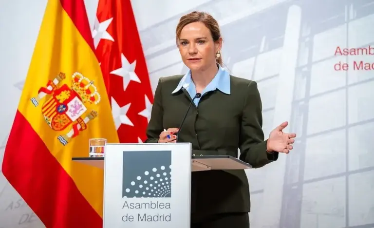 FOTOGRAFÍA. MADRID, 28 DE SEPTIEMBRE DE 2026. la portavoz de Vox en la Asamblea de Madrid y portavoz nacional de Agenda España, Isabel Pérez Moñino-Aranda, ofrece una rueda de prensa este lunes en sede parlamentaria. Lasvocesdelpueblo (Ñ Pueblo)