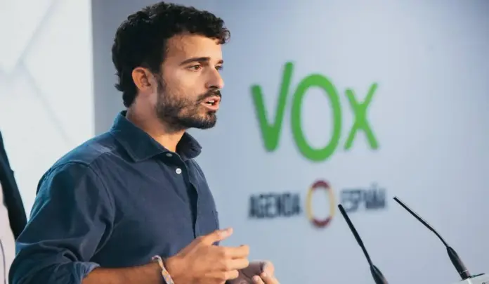 Carlos Hernández Quero FOTOGRAFÍA. MADRID, 28 DE SEPTIEMBRE DE 2026. Los portavoces nacionales de Vox, Samuel Vázquez Álvarez (Seguridad, Interior e Inmigración); y Carlos Hernández Quero (Vivienda) (en la imagen); han ofrecido este lunes una rueda de prensa conjunta en la sede nacional de la calle Bambú de Madrid. Lasvocesdelpueblo (Ñ Pueblo)