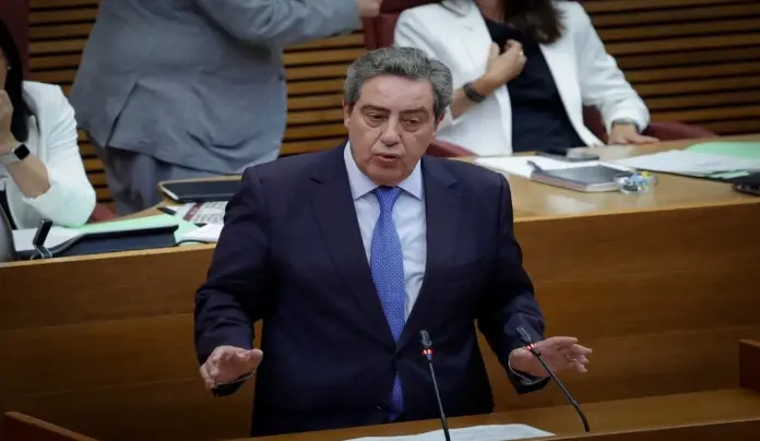 Llanos FOTOGRAFÍA. VALENCIA, 28 DE SEPTIEMBRE DE 2026. El portavoz del Grupo Parlamentario Vox en las Cortes Valencianas, José María Llanos Pitarch, ha defendido durante el Debate de Política General un modelo para la Comunidad Valenciana basado en más seguridad, más vivienda, menos impuestos, libertad educativa y apoyo a familias, trabajadores, autónomos y agricultores. Lasvocesdelpueblo (Ñ Pueblo)