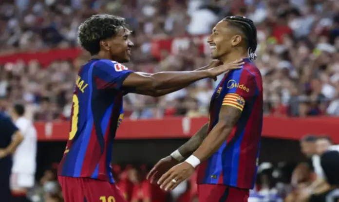 Lamine Yamal pone la magia y Raphinha la pegada El Barça golea al Sevilla (1-3) (1) FOTOGRAFÍA. SEVILLA (ESPAÑA), 19 DE SEPTIEMBRE DE 2026. El delantero del Barcelona Raphinha (d) celebra con Lamine Yamal tras marcar el 1-2, durante el partido de LaLiga que Sevilla FC y FC Barcelona disputaron en el estadio Ramón Sánchez-Pizjuán. Efe