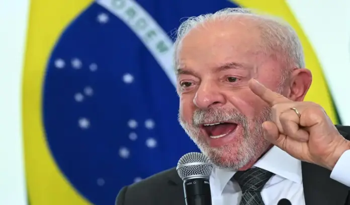 Lula recurre al patriotismo con la mirada puesta en la reelección FOTOGRAFÍA. BRASILIA (BRASIL), 04 DE SEPTIEMBRE DE 2026. El presidente de Brasil, el ultraizquierdista Luiz Inácio Lula da Silva, fue captado este viernes 4 de septiembre, durante un acto público, en el Palacio del Planalto, en Brasilia (Brasil). Efe