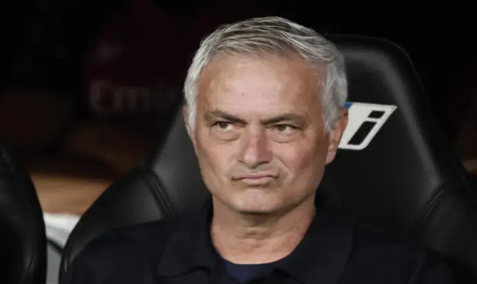 FOTOGRAFÍA. MADRID (ESPAÑA), 12 DE SEPTIEMBRE DE 2026. El entrenador del Real Madrid José Mourinho en el encuentro correspondiente a la jornada 5 de LaLiga contra el Rayo Vallecano este sábado en el Santiago Bernabéu, en Madrid. Efe