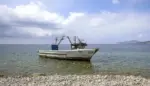FOTOGRAFÍA. IBIZA (ISLAS BALEARES) REINO DE ESPAÑA, 03 DE SEPTIEMBRE DE 2024. Detalle de una embarcación de la inmigración ilegal abandonada por sus ocupantes indocumentados en las costas de la Isla de Ibiza, Comunidad Autónoma de las Islas Baleares (Reino de España). Efe