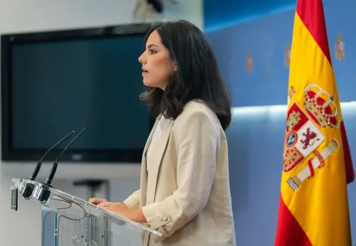 Pepa Millán se planta ante el tráfico institucionalizado de MENA y denuncia el infierno de inseguridad en Ceuta (3) FOTOGRAFÍA. MADRID (ESPAÑA), 22 DE SEPTIEMBRE DE 2026. La portavoz del Grupo Parlamentario de Vox en el Congreso de los Diputados, María José Rodríguez de Millán Parro, conocida popularmente como "Pepa Millán", ha comparecido este martes en rueda de prensa tras la junta de portavoces de la Cámara Baja. Lasvocesdelpueblo (Ñ Pueblo)