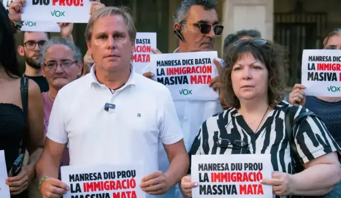 FOTOGRAFÍA. MANRESA (BARCELONA) ESPAÑA, 04 DE SEPTIEMBRE DE 2026. El portavoz del Grupo Parlamentario de VOX en el Parlamento de Cataluña y presidente de VOX en la provincia de Barcelona, Joan Garriga Doménech (i), se ha desplazado este jueves a Manresa, capital de la comarca del Bages, en la provincia de Barcelona, para mantener un encuentro con vecinos después del asesinato del vecino Carles Lasvocesdelpueblo (Ñ Pueblo)