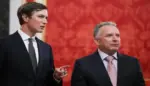 FOTOGRAFÍA. MOSCÚ (RUSIA), 05 DE SEPTIEMBRE DE 2026. Los enviados especiales del presidente de Estados Unidos de América (EEUU) Donald John Trump, Jared Corey Kushner (i) y Steven Charles Witkoff (Steve Witkoff) (d), este 5 de septiembre en Moscú. Efe