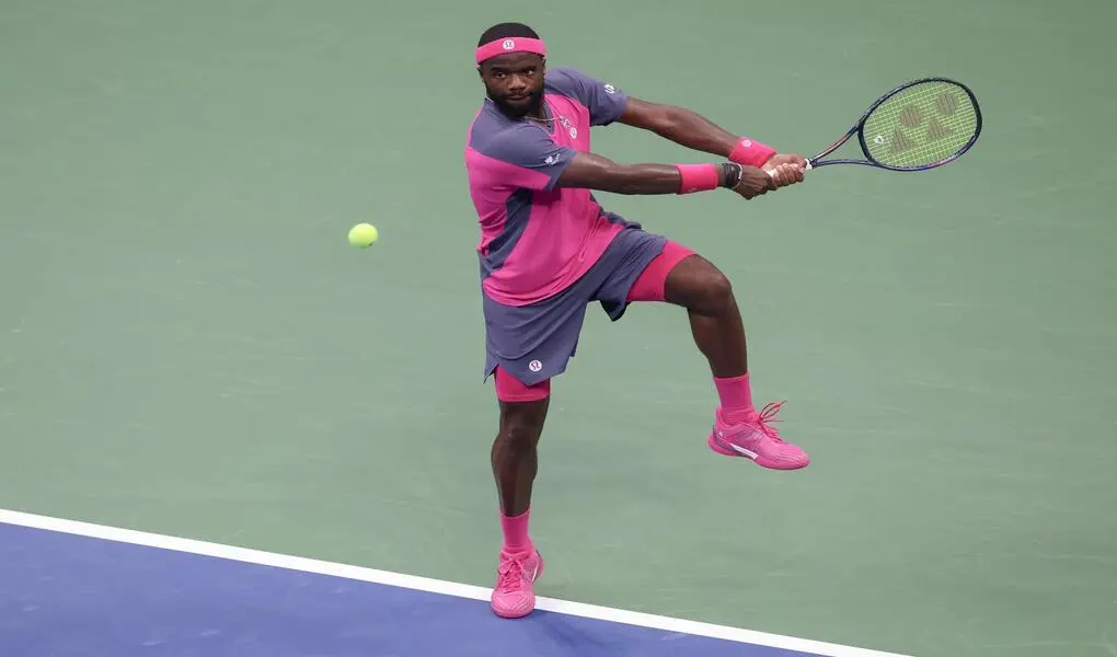 FOTOGRAFÍA. PARQUE FLUSHING MEADOWS (NUEVA YORK) ESTADOS UNIDOS DE AMÉRICA, EE. UU., 08 DE SEPTIEMBRE DE 2026. Frances Tiafoe Jr., de EE. UU., reacciona tras derrotar a su compatriota Alex Michelsen en su partido de cuartos de final del Abierto de Estados Unidos, en Parque Flushing Meadows (Nueva York) Estados Unidos de América, EE. UU.. Efe