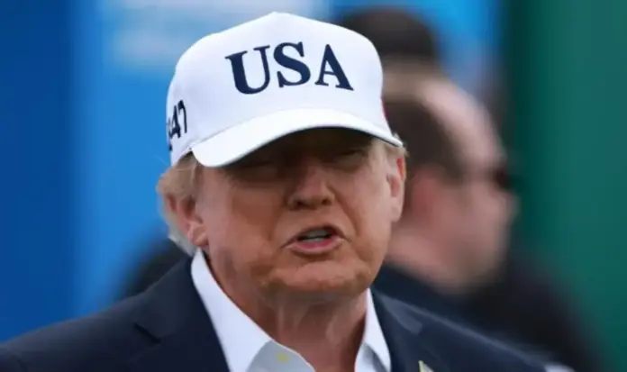 Trump rechaza frenar la IA «Quien gane con la inteligencia artificial, gana» FOTOGRAFÍA. DUBLÍN (IRLANDA), 13 DE SEPTIEMBRE DE 2026. El presidente de Estados Unidos de América, Donald John Trump, atiende a los medios de comunicación en Dublín (Irlanda). Efe