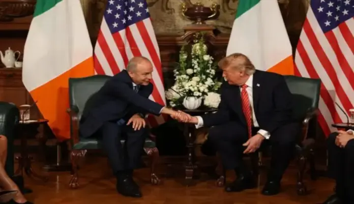 FOTOGRAFÍA. DUBLÍN (IRLANDA), 12 DE SEPTIEMBRE DE 2026. El presidente de Estados Unidos de América, Donald John Trump (d), se reúne en Dublín con el taoiseach (primer ministro irlandés), Micheál Martin (i). Efe