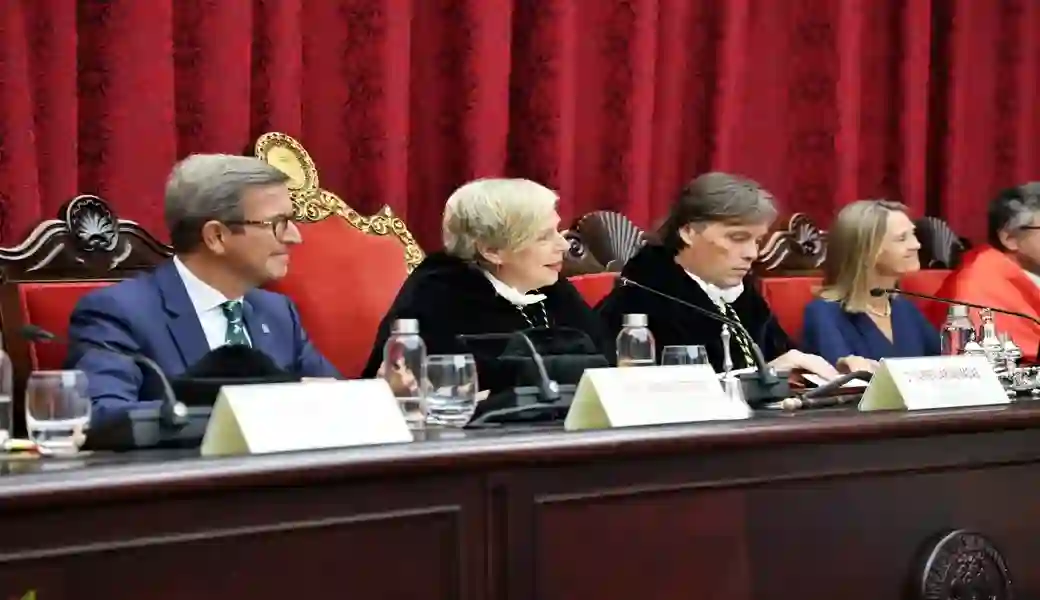 FOTOGRAFÍA. SEVILLA (ANDALUCÍA) ESPAÑA, 05 DE SEPTIEMBRE DE 2026. La rectora de la la Universidad de Sevilla (US), Carmen Vargas Macías, presidió este sábado el acto de Apertura del Curso Académico 2026-2027 de la US en el Paraninfo; una acto que ha contado con la asistencia del consejero de Universidad, Industria, Energía e Innovación, Jorge Paradela; los rectores de las universidades de Huelva y Pablo de Olavide, José Rodríguez y Francisco Oliva, respectivamente; y otras autoridades y representantes del entorno político, económico, social, académico y militar de Sevilla y Andalucía. Lasvocesdelpueblo (Ñ Pueblo)