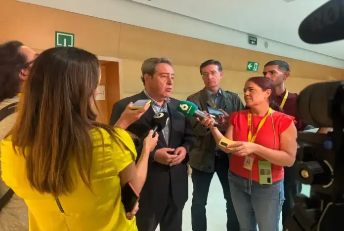 Vox denuncia el colapso informativo tras las inundaciones en Valencia y exige infraestructuras hidráulicas, José María Llanos Pitarch urgentes FOTOGRAFÍA. VALENCIA (ESPAÑA), 17 DE SEPTIEMBRE DE 2026. El portavoz del Grupo Parlamentario Vox en las Cortes Valencianas, José María Llanos Pitarch, ha comparecido esta mañana para denunciar con firmeza los fallos del sistema institucional ante este nuevo episodio adverso en la provincia de Valencia, Comunidad Valenciana. Lasvocesdelpueblo (Ñ Pueblo)