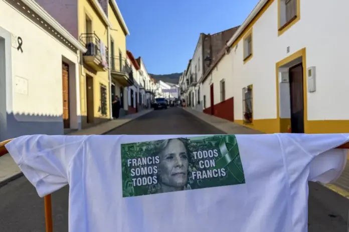 Asesinato FOTOGRAFÍA. HORNACHOS) BADAJOZ) ESPAÑA, 14 DE SEPTIEMBRE DE 2026. La reconstrucción del crimen de Francisca Cadenas, la vecina de Hornachos (Badajoz) desaparecida y asesinada, ha concluido este lunes después de más de seis horas de diligencias en las que no ha colaborado el autor confeso, Julián González, mientras que sí ha participado el otro detenido, Manuel Lolo González. Efe