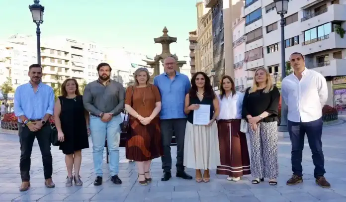 foto grupo VOX Granada FOTOGRAFÍA. GRANADA (ESPAÑA), 15 DE SEPTIEMBRE DE 2026. Los concejales de Vox en Maracena, La Zubia, Ogíjares, Armilla, Churriana de la Vega, Cúllar Vega, Alhendín, Otura, Gójar y Las Gabias han registrado mociones en sus respectivos ayuntamientos para reclamar a la Junta de Andalucía, la Diputación Provincial de Granada y el Gobierno de España ayudas destinadas a la reparación, rehabilitación o reconstrucción de viviendas y elementos comunes de edificios residenciales afectados por los terremotos. Lasvocesdelpueblo (Ñ Pueblo)