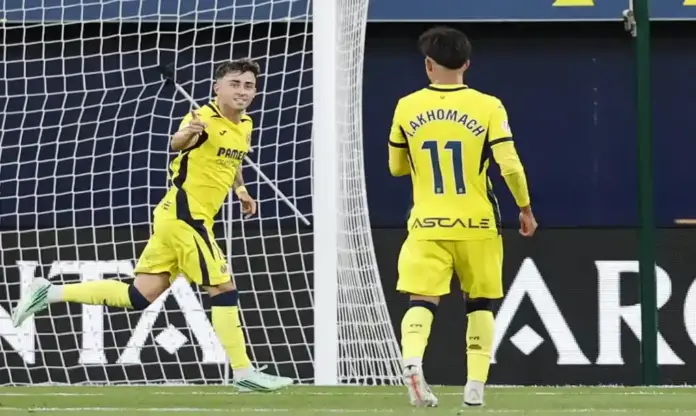 Villarreal - Levante FOTOGRAFÍA. VILLA-REAL ( ESPAÑA), 20 DE SEPTIEMBRE DE 2026. El centrocampista del Villarreal Alberto Moleiro (i) celebra tras anotar el segundo gol del equipo durante el partido de la jornada 7 de LaLiga EA Sports que disputaron el Villarreal CF y el Levante UD este domingo, en el Estadio de la Cerámica. Efe