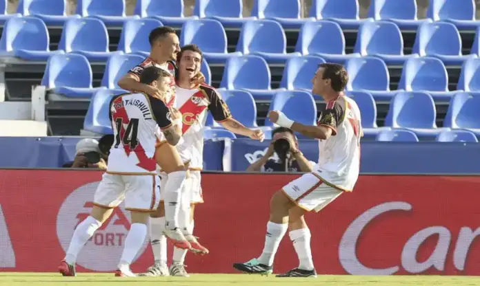 Español, Rayo vallecano FOTOGRAFÍA. LEGANÉS (COMUNIDAD DE MADRID) ESPAÑA, 15 DE SEPTIEMBRE DE 2026. El jugador del Rayo Vallecano Álvaro García, celebra su gol contra el Espanyol, durante el partido de la jornada 6 de LaLiga entre el Rayo Vallecano y el Espanyol, este martes en el estadio Ontime Butarque en Leganés (Madrid). Efe