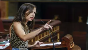 FOTOGRAFÍA. MADRID, 02 DE OCTUBRE DE 2026.  La líder de la ultraizquierda Podemos, Ione Belarra Urteaga, interviene durante el pleno en el que se debate y vota los decretos de vivienda del Gobierno de coalición socialcomunista de Pedro Sánchez Pérez-Castejón. EFE 