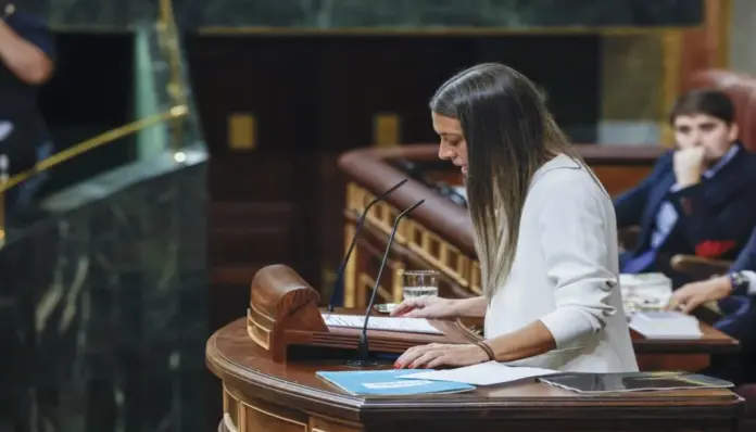 JxCat, Junts, Miriam Noguera FOTOGRAFÍA. MADRID, 02 DE OCTUBRE DE 2026. La portavoz del Grupo Parlamentario de la derechista cobarde separatista Junts per Catalunya (JxCat) en el Congreso de los Diputados, Míriam Nogueras, durante el pleno en el que se debate y vota los decretos de vivienda del Gobierno. EFE